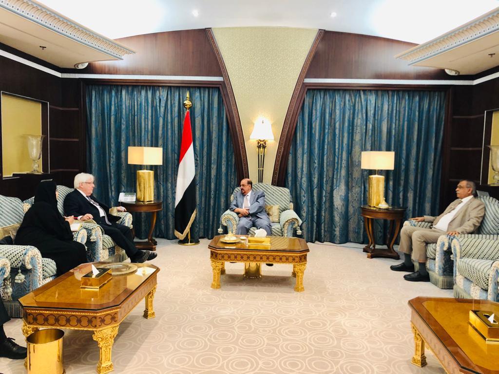 رئيس البرلمان خلال لقائه بالمبعوث الأممي مارتن غريفيث بالرياض