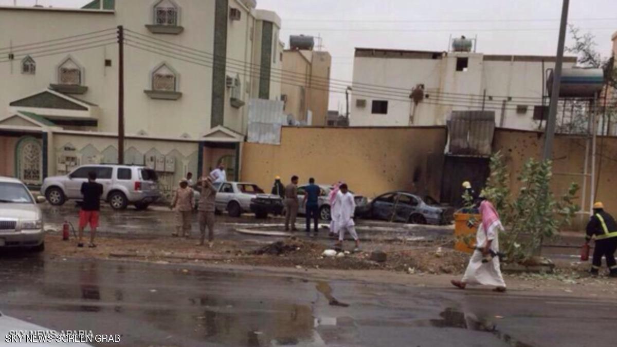 من حي سكني استهدفته مقذوفات الحوثيين على الحدود 