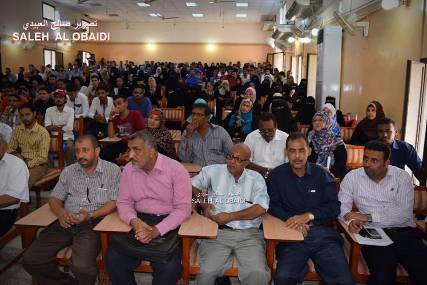 آلاف الطلبة يتوجهون إلى كليات جامعة عدن في أول يوم من العام الدراسي بعد التحرير