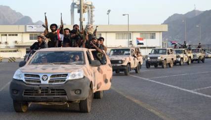 مقتل 34 من الحوثيين وقوات صالح في غارات للتحالف بمحافظة تعز ووصول 85 الية عسكرية للتحالف 