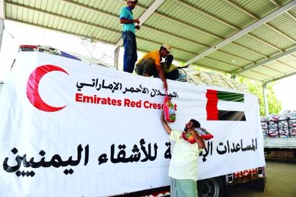 الهلال الأحمر الإماراتي يوزع المساعدات في لحج