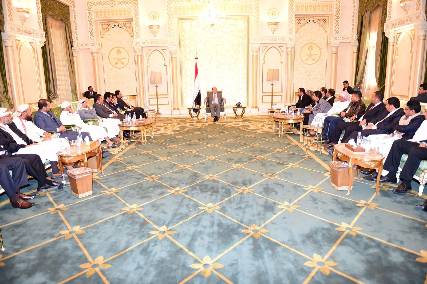 الرئيس هادي: ملتزمون بدعم الجيش والمقاومة لتطهير كافة المدن والمحافظات التي تتواجد بها المليشيات الإنقلابية
