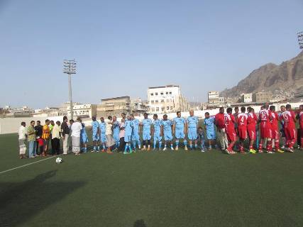 وفاة لاعب كرة قدم أثناء المباراة في عدن