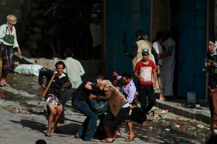 حصيلة أيام الهدنة الخمسة في تعز: 43 قتيل 240 جريح وتضرر 200 منزل وتدمير 140 محل تجاري 