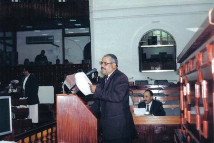وزير الداخلية الجديد ..أستاذ في الحربية وبرلماني في حزب صالح وثائر عليه
