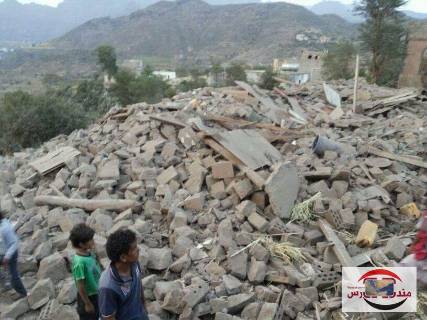 استمرارا في انتهاكاتها.. مليشيا الحوثي تفجر متزل أيتام في بعدان إب. صوره
