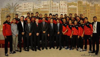 المنتخب الوطني يُعسكر في قطر استعداداً لكأس العالم ومصير مجهول لمكافئة الرئيس