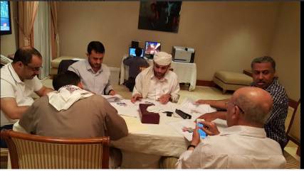 صورة توضح الدور الهامشي لأبو بكر القربي في وفد الحوثيين-صالح بالكويت