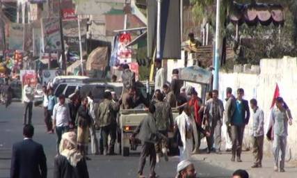 فضيحة جديدة .. مليشيا الحوثي تختطف عريسا وتنهب منزله وحقيبة العرس بمدينة إب