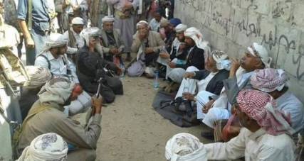 بعد انهيار كبير وسقوط عشرات القتلى والجرحى في صفوفهم .. الحوثيين ينسحبون من المنطقة الحدودية بين مأرب والبيضاء