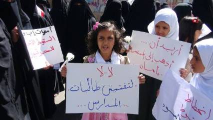 نساء إب يؤكدن مقدرتهن على طرد المليشيا الحوثية إذا اعترفت السلطة المحلية بعجزها 