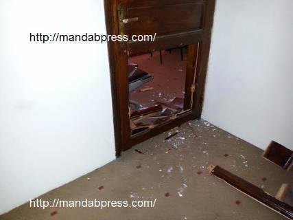 مليشيا الحوثي تقتحم مقر الدائرة السابعة للإصلاح وتعتقل الحارس (صورتين)