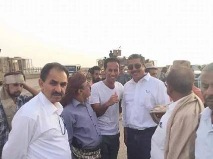 خالد بحاح يزور جولة كالتكس بالمنصورة بعد تطهيرها من عناصر القاعدة (صورة)