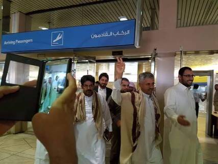 قبل قليل .. وصول الشيخ حمود المخلافي الى الرياض (صورة)