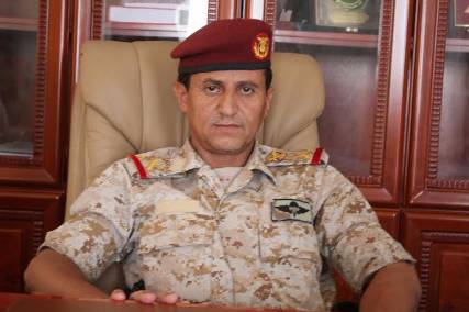 قائد المنطقة العسكرية الثالثة يحمل الحوثيين مسؤولية الأزمة التي تعصف بالبلاد ويدعو لعدم الانصياع لأوامر الانقلابيين
