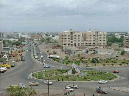 مسؤول عربي يزور عدن ويشدد على الدفاع عن الشعب اليمني بكل قوة