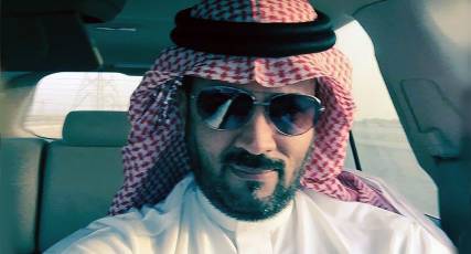  كاتب سعودي : تعيين الأحمر نائبًا لرئيس اليمن صفعة قوية للذين يلعبون بذيلهم من خلف ظهر السعودية