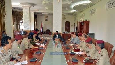 اللجنة الأمنية الحوثية تناقش الوضع الأمني والعسكري وتستعرض الغارات الجوية لدول التحالف على اليمن