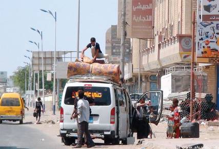عدن تحت وطأة المواجهات وشح المياه والكهرباء