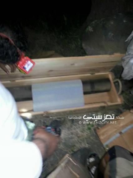 شاهد بالصور.. عملية إنزال جديدة للأسلحة من قوات التحالف للمقاومة الشعبية في تعز