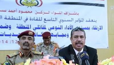 رئيس الوزراء يزور المنطقة العسكرية الرابعة بمحافظة عدن 