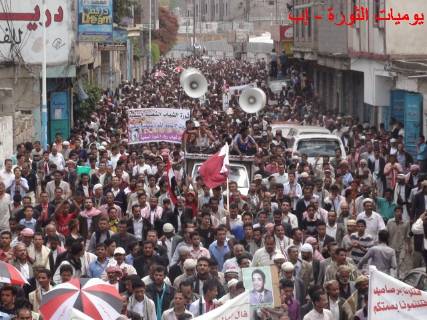 إب: شباب الثورة يتحدون سيطرة الميليشيا ويطلقون الألعاب النارية احتفالا بذكرى ثورة أكتوبر