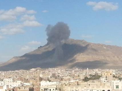 انفجارات عنيفة تهز العاصمة صنعاء جراء قصف التحالف لجبل نقم وفج عطان (صور)