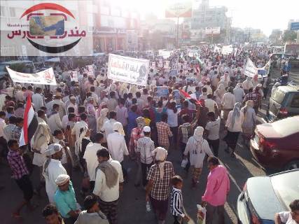 مظاهرة حاشدة في الحديدة رفضا للانقلاب وللمطالبة بخروج المليشيات من المحافظة