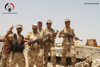 أفراد اللواء 22 جيش وطني والمقاومة يكسرون أعنف هجوم للمليشيات شرق تعز