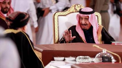 العاهل سلمان يوجه بحزمة إجراءات لدعم اقتصاد مصر