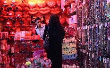 في اليمن (الأحمر) يجمع بين الفلانتين ودماء النزاعات    