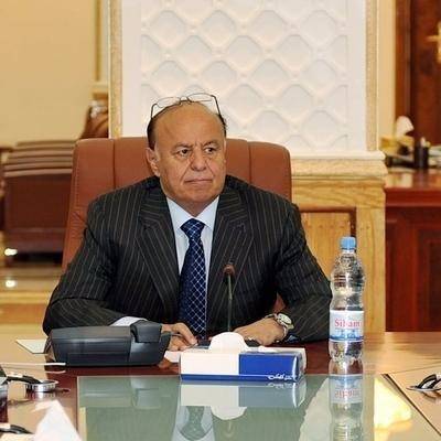 الرئيس يعقد أول اجتماع لمجلس الدفاع الوطني في الرياض لمناقشة مستجدات الأوضاع في اليمن