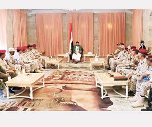 الحوثي يهين الحرس الجمهوري ويطرد ضباطه