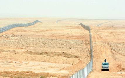 طيران التحالف يستهدف محطة كهرباء وغار بصعدة ويقصف اللواء الأول مدفعية