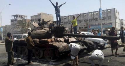 مصدر في قيادة المقاومة في عدن :وجود قوات نظامية أصبح ضرورة قصوى لتنسيق قوى المقاومة وقطع الطريق أمام المليشيات